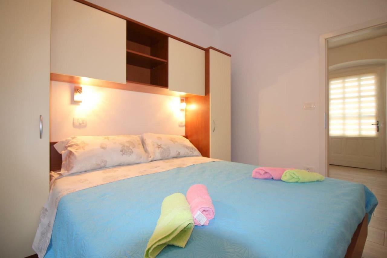 Apartment Noemi In City Center Пореч Екстериор снимка