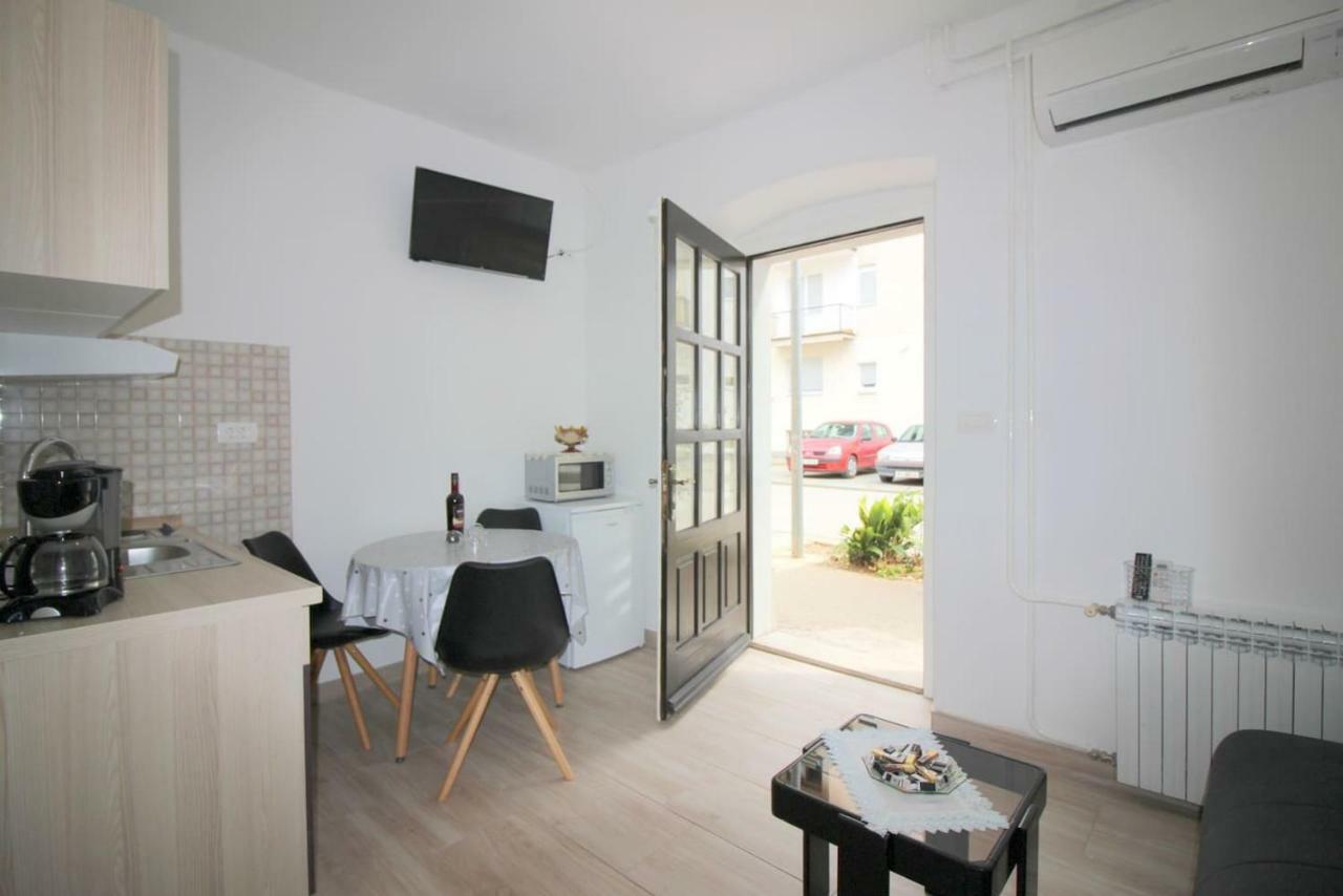 Apartment Noemi In City Center Пореч Екстериор снимка