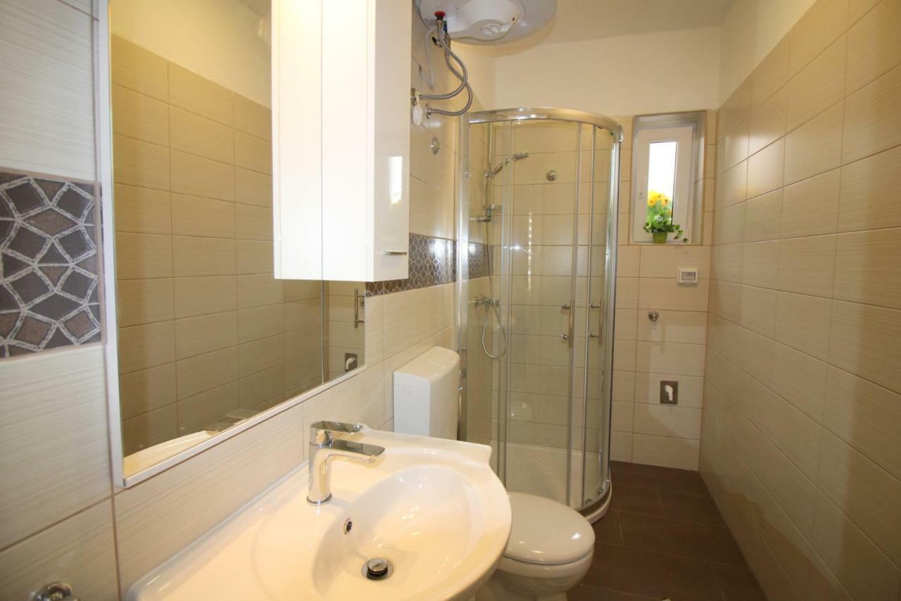 Apartment Noemi In City Center Пореч Екстериор снимка