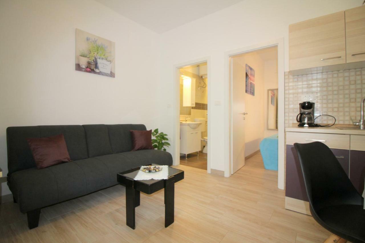 Apartment Noemi In City Center Пореч Екстериор снимка